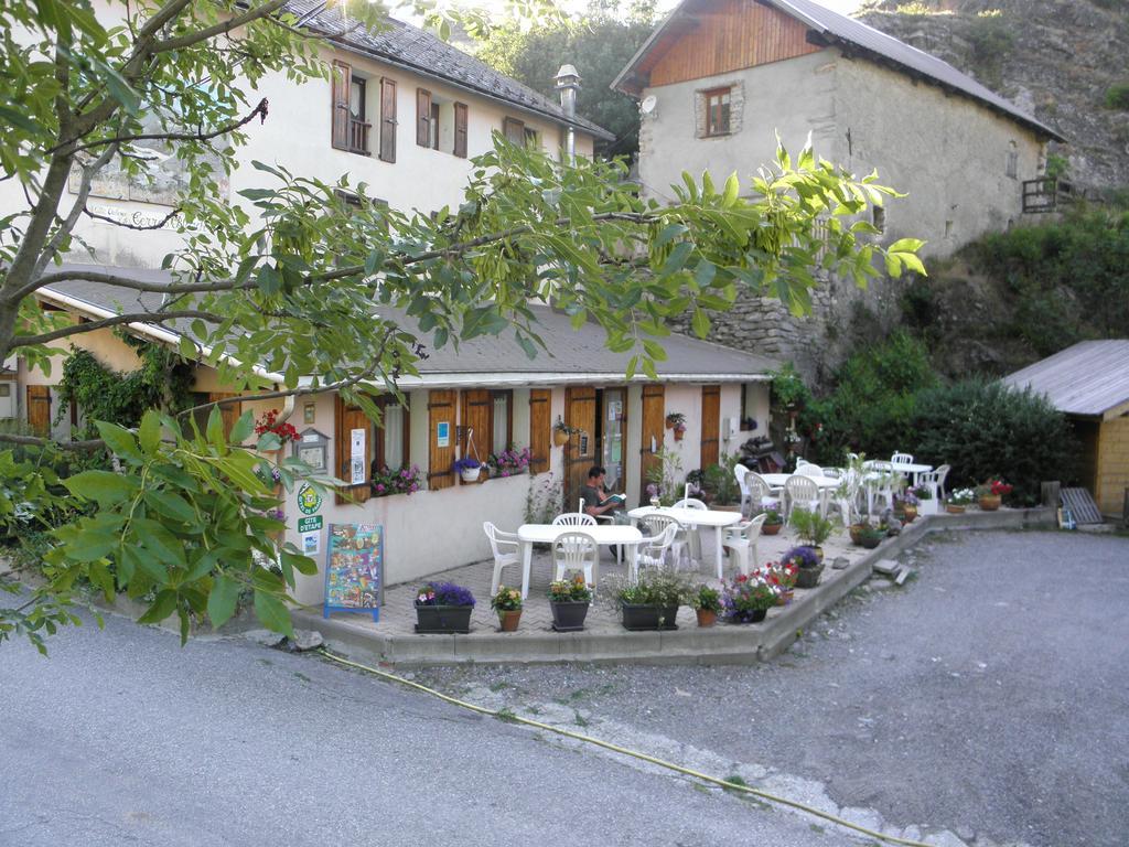 Gite Auberge Les Terres Blanches De Meolans Exterior foto